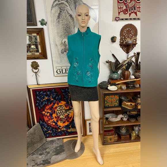 Turquoise Fleece Zip-up Vest with Embroidered Detail - Picture 6 of 11